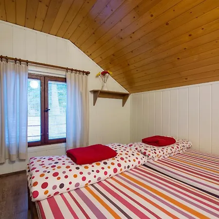 シャレー Borik スヴィット